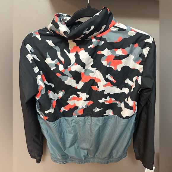 UNDER ARMOUR | Youth Large Pull Over Windbreaker With Packable Hood - Picture 4 of 6